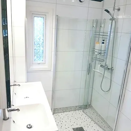 With One Bedroom In With Wonderful Sea View And Wifi 4 Km From The Beach * Tromsø