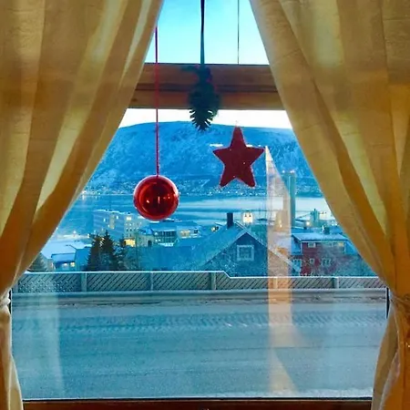 With One Bedroom In With Wonderful Sea View And Wifi 4 Km From The Beach Apartment Tromsø