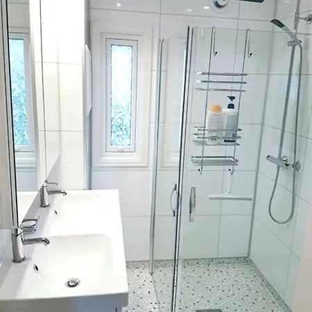 With One Bedroom In With Wonderful Sea View And Wifi 4 Km From The Beach Apartment Tromsø