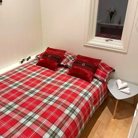With One Bedroom In With Wonderful Sea View And Wifi 4 Km From The Beach Tromsø